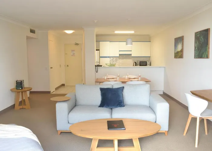 Hillcrest Apartment Hotel