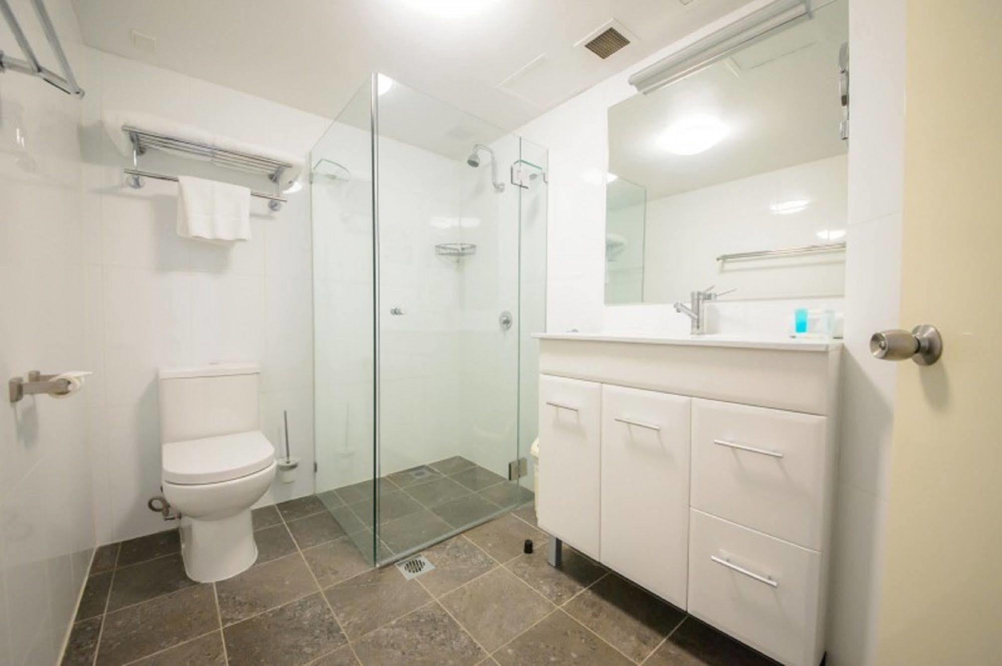 Hillcrest Aparthotel