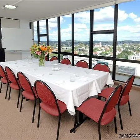 Hillcrest Apartment Hotel 